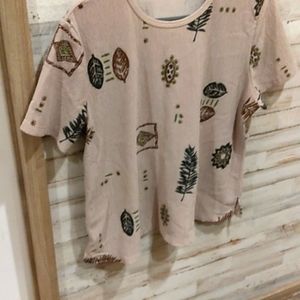 Winsome women's top.    Box 89
